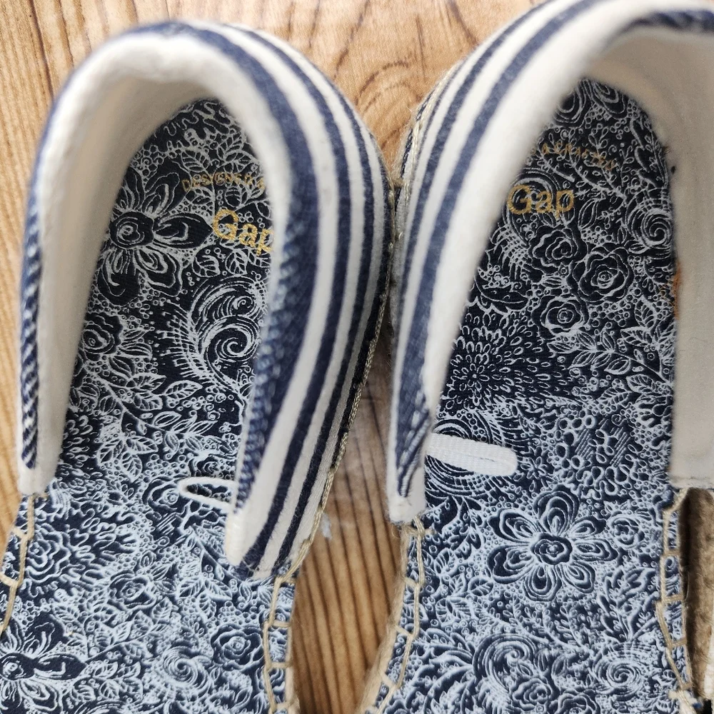 Gap 2‎ Pairs of Espadrille Slip On Shoes Size 9